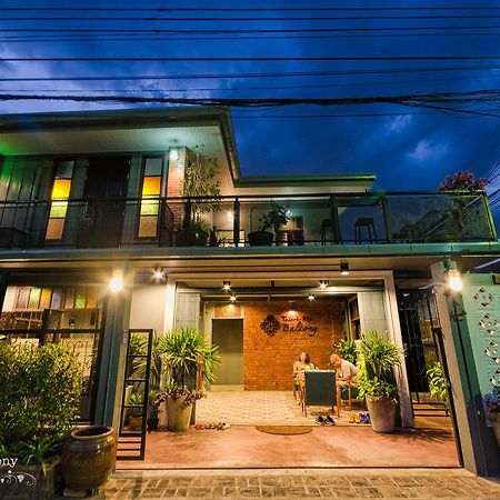 Talardkao Balcony Krabi Hostel Exterior photo